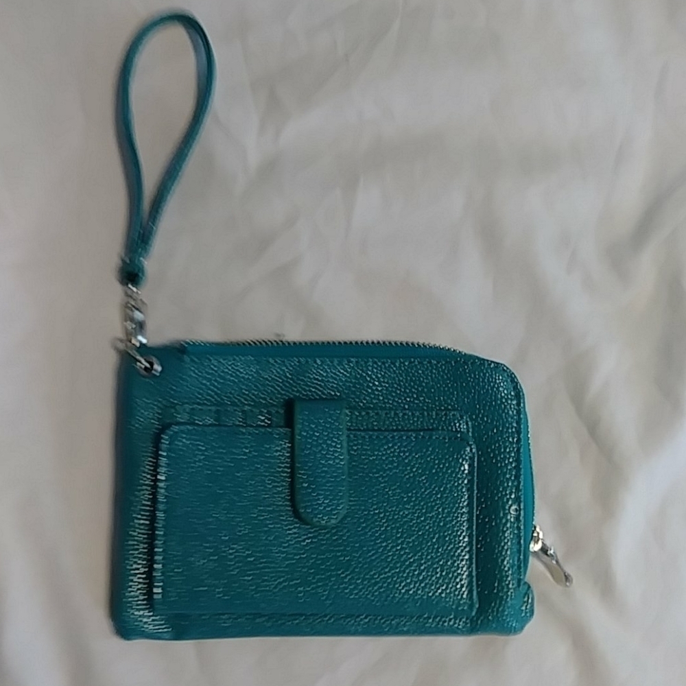 Mobility smartphone wristlet